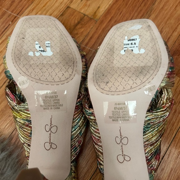 Metallic Gold with multi color heels - Picture 4 of 4